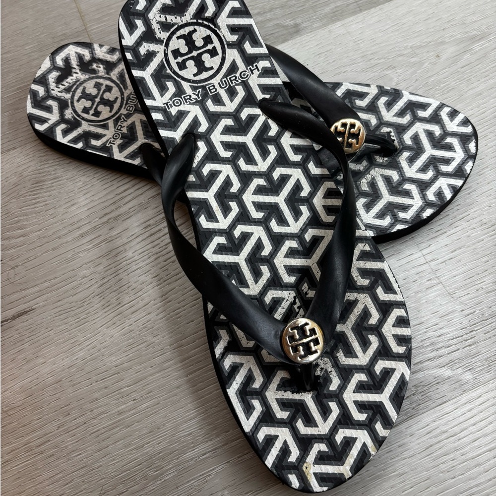 Tory Burch Logo Flip Flops - Picture 1 of 3